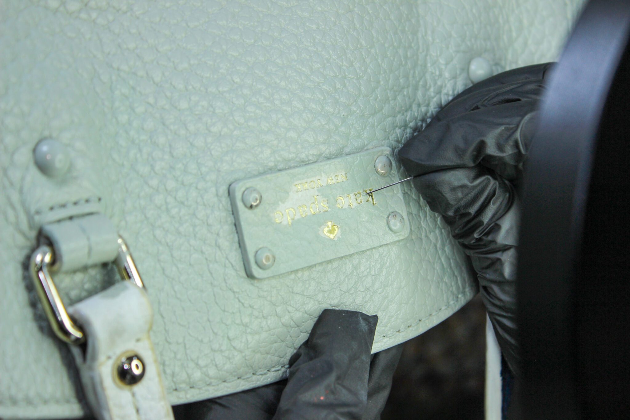 Retouch Tas, Dompet & Sepatu setrikaareng.com