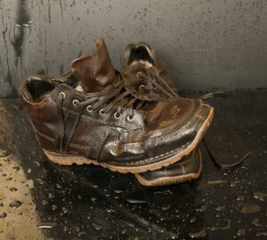 Perawatan Sepatu Secara Rutin Agar Tetap Terlihat Baru